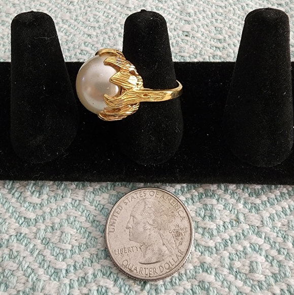 Jewelry - Pearl ring
